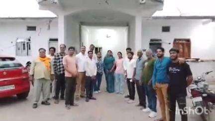 शाजापुर: बेरछा में युवती से जातिसूचक दुर्व्यवहार मामले को ग्राहक पंचायत ने सुलझाया, ब्यूटी पार्लर संचालिका ने मांगी माफी