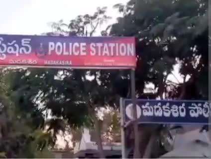 పట్టణంలో నడుచుకుంటూ వెళ్తున్న వ్యక్తిని ద్విచక్ర వాహనం ఢీకొనడంతో తీవ్ర గాయాలు