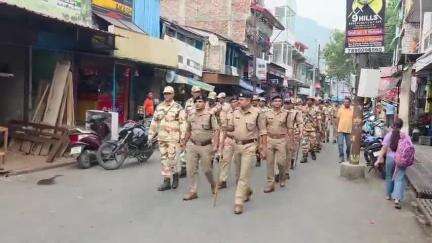 पौड़ी: श्रीनगर पुलिस ने चलाया फुट पेट्रोलिंग अभियान, यातायात नियमों का उल्लंघन करने वालों पर की कार्रवाई