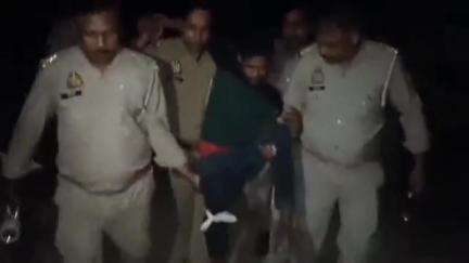 मौदहा: बिवांर क्षेत्र में इवेंट पर गए पुलिस कर्मियों पर हमला करने वाला एक आरोपी पुलिस मुठभेड़ में हुआ घायल, दूसरा गिरफ्तार