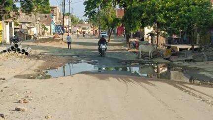 14 कोसी परिक्रमा मार्ग पर हो रहे निर्माण कार्य से लोग परेशान #Jansamasya