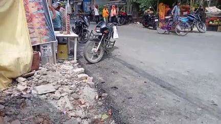 बांसडीह: पब्लिक ऐप की खबर का हुआ असर, बांसडीह कस्बे में सड़क की मरम्मत से लोगों को मिली राहत #jansamasya