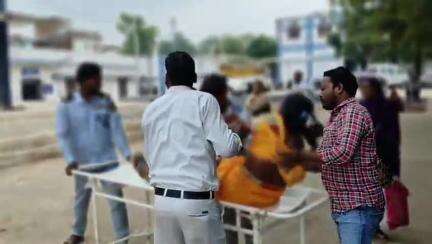 डिंडौरी: कलेक्ट्रेट तिराहा के पास बाइक की टक्कर से महिला हुई घायल, जिला अस्पताल में इलाज जारी