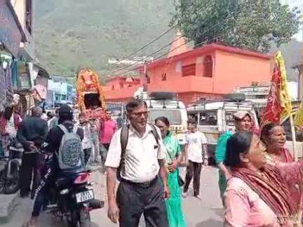 सतपुली: आदिशक्ति मां भुवनेश्वरी मंदिर सागुडा की डोली 10 बजे दिन बृहस्पतिवार को गंगा स्नान हेतु हरिद्वार पहुंची