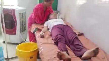 महाराजगंज: करनपुर में बीमारी से तंग आकर युवती ने जहरीले पदार्थ का सेवन किया, हालत बिगड़ने पर पीआरबी पुलिस ने पहुंचाया अस्पताल