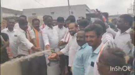 భూపాలపల్లి: 27వ వార్డులో తాగునీటి సమస్య పరిష్కారం కోసం రెండు బోర్లు ప్రారంభం: ఎమ్మెల్యే గండ్ర సత్యనారాయణరావు