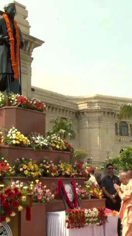 विधानसभा में पूर्व प्रधानमंत्री चौधरी चरण सिंह की पुण्यतिथि पर CM ने उनकी प्रतिमा पर माल्यार्पण कर दी श्रद्धांजलि