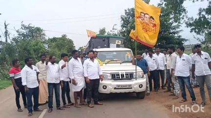 కడపలో జరుగుతున్న మహానాడుకు ఆళ్లగడ్డ నియోజకవర్గం 6 మండలాల నుంచి, తరలి వెళ్లిన తెలుగుదేశం పార్టీ నాయకులు