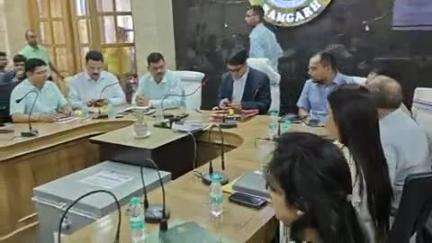 रामगढ़: समाहरणालय के सभागार में रामगढ़ के उपायुक्त ने ज़िले के अधिकारियों के साथ परिचयात्मक बैठक की