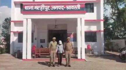 जमुनहा: मधवापुर पुल से शाहपुरकला जाने वाले कच्चे मार्ग पर फर्जी अभिलेखों से सहायक अध्यापक की नौकरी करने वाला 1 अभियुक्त गिरफ्तार