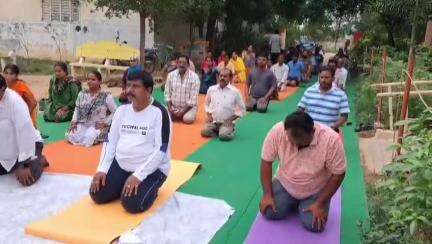 గిద్దలూరు: కొమరోలు ఎంపీడీవో కార్యాలయం ఆవరణలో మూడవ రోజుకు చేరుకున్న యోగాంధ్ర కార్యక్రమం