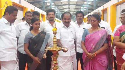 புதுக்கோட்டை: சந்தைப்பேட்டையில் தினசரி காய்கறி அங்கன்வாடியை காணொலி  வாயிலாக திறந்து வைத்த  தமிழக  முதலமைச்சர் நிகழ்வில் பங்கேற்ற ஆட்சியர் அருணா அமைச்சர் மெய்யநாதன்