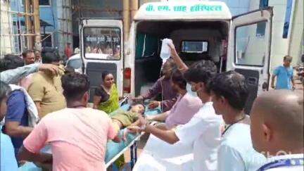 दुर्ग: सेक्टर-2 स्थित राजेश पटेल स्पोर्ट्स परिसर में फुटबॉल खेलकर लौट रहे दो बच्चों को लापरवाह कार चालक ने ठोकर मारी