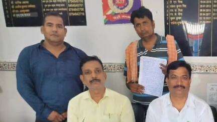 सैदपुर: पूर्व BDC सादात रेलवे स्टेशन को क्लर्क की मिलीभगत से रेलवे टिकट की कालाबाजारी करने के आरोप में गिरफ्तार किया गया