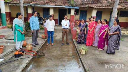 ಶಿವಮೊಗ್ಗ: ಅಬ್ಬಲಗೆರೆಯ ಸರ್ಕಾರಿ ಶಾಲೆ ಸ್ವಚ್ಛತ ಕೆಲಸದಲ್ಲಿ ಕ್ಷೇತ್ರ ಶಿಕ್ಷಣಾಧಿಕಾರಿ ರಮೇಶ್ ಭಾಗಿ
