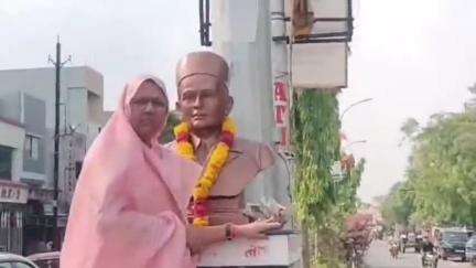 सुवासरा: शामगढ़ में मनाई गई वीर सावरकर की जयंती, प्रतिमा पर किया गया माल्यार्पण