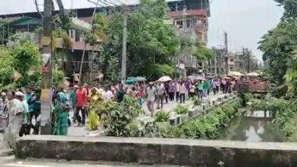 আলিপুরদুয়ার ১: প্যারেড গ্রাউন্ড মাঠে সভা করবেন প্রধানমন্ত্রী, আলিপুরদুয়ার লোহার পুল থেকে প্যারেড গ্রাউন্ড রাস্তায় জনস্রোত