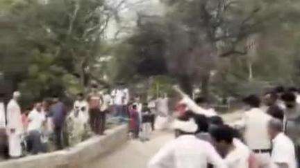 हिसार: हांसी में पूजा सामग्री बहाने गया किशोर हुआ लापता, भिवानी पुल के पास मिली चप्पल; गोताखोरों ने शुरू की तलाश