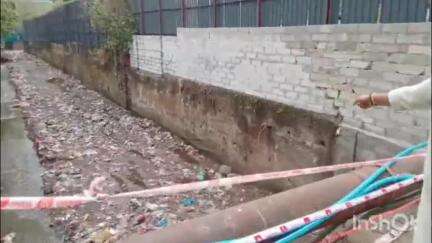 ठाणे: वागळे इस्टेट मधील नालेबांधणीच्या कामामुळे अपघाताचा धोका, त्वरित उपाययोजना करण्याची मागणी #jansamasya