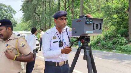 नाहन: ट्रैफिक पुलिस नाहन ने शंभू वाला में लगाया नाका, ओवर स्पीड वाहनों के काटे गए चालान