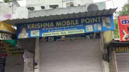 लाडपुरा: कोटा में चोरों के हौसले बुलंद, एक साथ चार मोबाइल दुकानों के ताले तोड़कर चुराए फोन और हजारों की नकदी