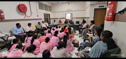जिल्हा प्रजनन व बाल आरोग्य अधिकारी मा डॉ कुलदीप मिटकरी सर यांनी प्रा आ केंद्र तेरखेडा येथे घेतली बैठक.