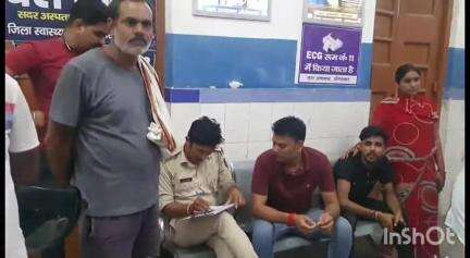 नबीनगर: चरण बाजार में शराब तस्कर के घर छापेमारी करने पहुंची पुलिस पर ग्रामीणों ने किया हमला, शराब तस्कर को छुड़ाया गया
