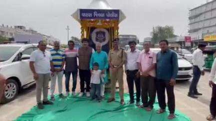 શહેરમાં ટ્રાફિક પોલીસ માટે નવીન સુવિધા ઉપલબ્ધ કરાયી ત્રણ સેવાકીય સંસ્થાઓ દ્વારા ચાર સ્થળે અત્યાધુનિક ટ્રાફિક ડોમ અપાયા