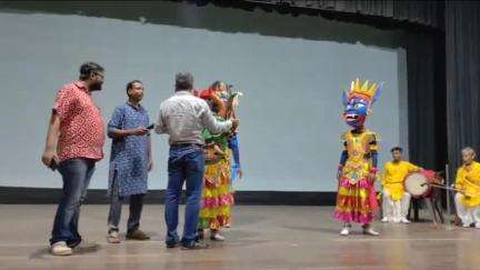 ইংরেজবাজার: রথবাড়ি এলাকায় মালদা কলেজ অডিটোরিয়ামে অনুষ্ঠিত হল মুখা নৃত্য