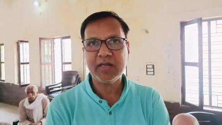 समाज के अश्लीलता फैलाकर आपसी सद्भाव बिगाड़ने वालों के लिए चेतावनी देते हुए, लोग,