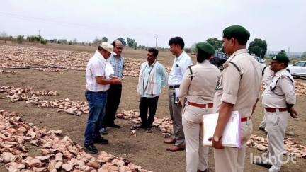 ग्यारसपुर: ग्यारसपुर में वन विभाग के वरिष्ठ अधिकारियों ने संग्रहित तेंदूपत्ता का किया निरीक्षण