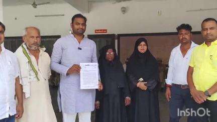 खलीलाबाद: सेमरियावा क्षेत्र में विकाश कार्य न होने से वर्तमान प्रमुख ने क्षेत्र के लोगों के साथ डीएम को दिया पत्र #jansamasya