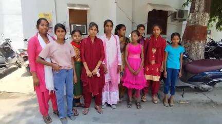 लखीमपुर: ग्रामीण क्षेत्रों में पुस्तकालय खोले जाने की मांग को लेकर छात्राओं ने डीएम को सौंपा ज्ञापन #jansamasya