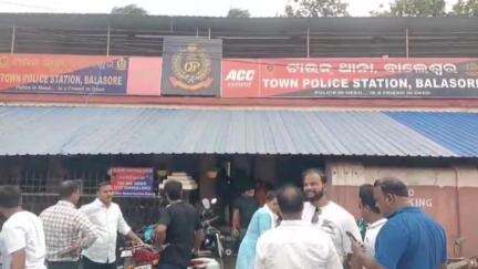 ବାଲେଶ୍ବର ମ୍ୟୁନିସିପାଲଟି: ତ୍ୟାଗ ଓ ବଳିଦାନର ପର୍ବ ଇଦ-ଉଲ-ଜୁହା  ପାଳନ ପାଇଁ ଟାଉନ ଥାନା ପରିସରରେ ଶାନ୍ତି କମିଟି ବୈଠକ ଅନୁଷ୍ଠିତ।