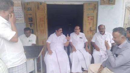 பாப்பிரெட்டிபட்டி: இருளப்பட்டி பொதுமக்கள்  குறைகள் கேட்ட பாப்பிரெட்டிப்பட்டி அதிமுக எம்எல்ஏ கோவிந்தசாமி