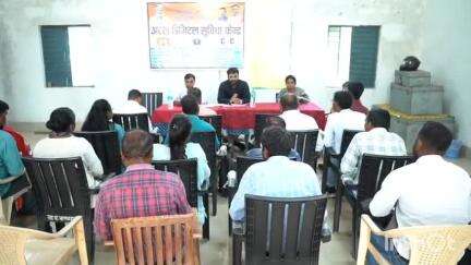जशपुर: कलेक्टर रोहित व्यास ने बागबहार में ली पटवारियों की बैठक, काम नहीं करने पर सीधी कार्रवाई की दी चेतावनी