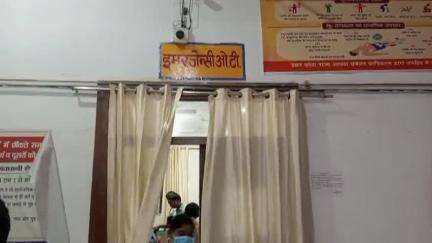 मऊ: परदहा इलाके में आवारा कुत्तों का आतंक, खेत में काम कर रहे व्यक्ति को काटा; हालत गंभीर