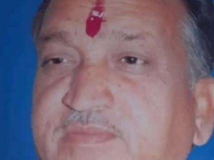 पिछोर: पूर्व विधायक पढेरिया की 25वीं पुण्यतिथि मनाई गई, जिला पंचायत उपाध्यक्ष ने अस्पताल में मरीजों को फल बांटे
