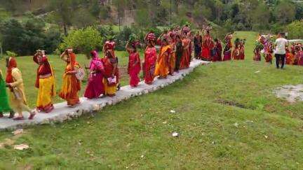 कांडा: कमस्यारघाटी के नैनादेवी मंदिर में भव्य कलश यात्रा के साथ श्रीमद् देवी भागवत कथा का शुभारंभ