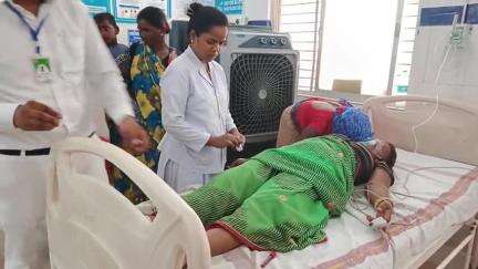 पन्ना: MP के पन्ना जिले के जनवार में शादी में पुरुषों के साथ महिलाओं ने भी छलकाए जाम, फिर हुआ हंगामा