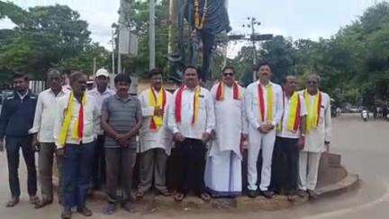 ಗದಗ: ನಟ ಕಮಲ್ ಹಾಸನ್ ಕನ್ನಡ ವಿರೋಧಿ ಹೇಳಿಕೆ ಖಂಡಿಸಿ ನಗರದಲ್ಲಿ ನವ ಕರ್ನಾಟಕ ಜನಪರ ವೇದಿಕೆಯಿಂದ ಪ್ರತಿಭಟನೆ