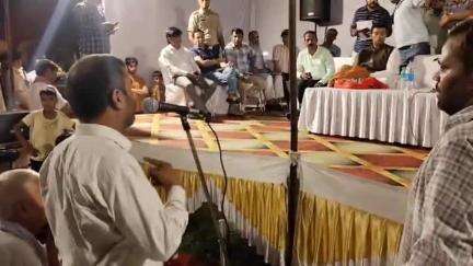 नूह: बिछोर गांव में डीसी के रात्रि ठहराव में युवक बोला, युवा श्मशान भूमि में करते हैं स्मैक का नशा, रोक लगे