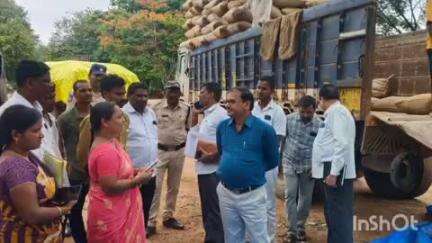 పరిగి: అయినాపూర్ గ్రామంలో వరి ధాన్యం కొనుగోలు కేంద్రాన్ని సందర్శిచి, కొనుగోలు వేగవంతం చేయాలి: అడిషనల్ కలెక్టర్ లింగ్య నాయక్