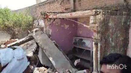 औरैया: दिबियापुर कस्बा के बाबू दयाराम नगर मोहल्ले में प्रशासन ने सरकारी जमीन को कराया खाली