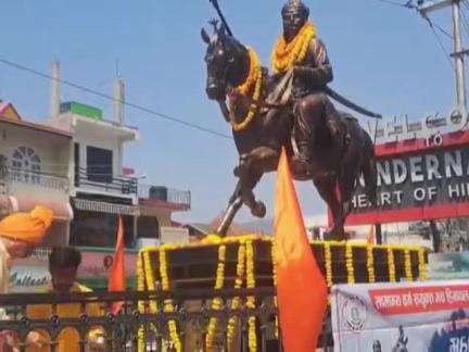 सुंदर नगर: सुंदरनगर में भाजपा मुख्य प्रवक्ता एवं विधायक ने महाराणा प्रताप जयंती पर प्रतिमा स्थल पर अर्पित की पुष्पांजलि और किया नमन