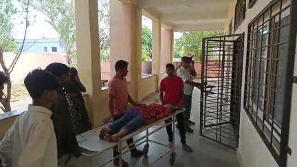 डूंगरपुर: कोतवाली थाना क्षेत्र के गोकुलपुरा गांव में 16 साल की छात्रा सुहानी ने घर में फंदा लगाकर आत्महत्या की