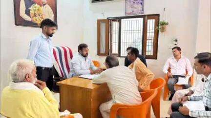 बुलंदशहर: यमुनापुरम स्थित आवास पर सांसद ने की जनसुनवाई, अधिकारियों को समस्याओं के निस्तारण के लिए किया निर्देशित
