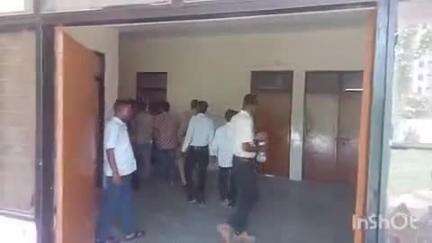 धौरहरा: भानपुर गांव में कार सवार युवक की कार अनियंत्रित होकर खेत में पलटी, युवक की हुई मौत