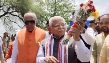 नौगढ़: केंद्रीय मंत्री मनोहर लाल खट्टर और विधान परिषद सदस्य धर्मेंद्र सिंह ने कपिलवस्तु स्थित म्यूजियम और स्तूप का किया भ्रमण