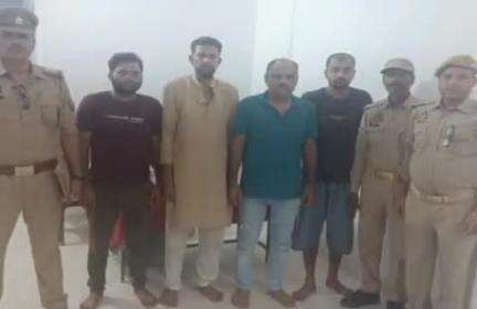 कानपुर: सचेंडी पुलिस ने पशु तस्करों को किया गिरफ्तार, 57 पशु और नकद राशि बरामद